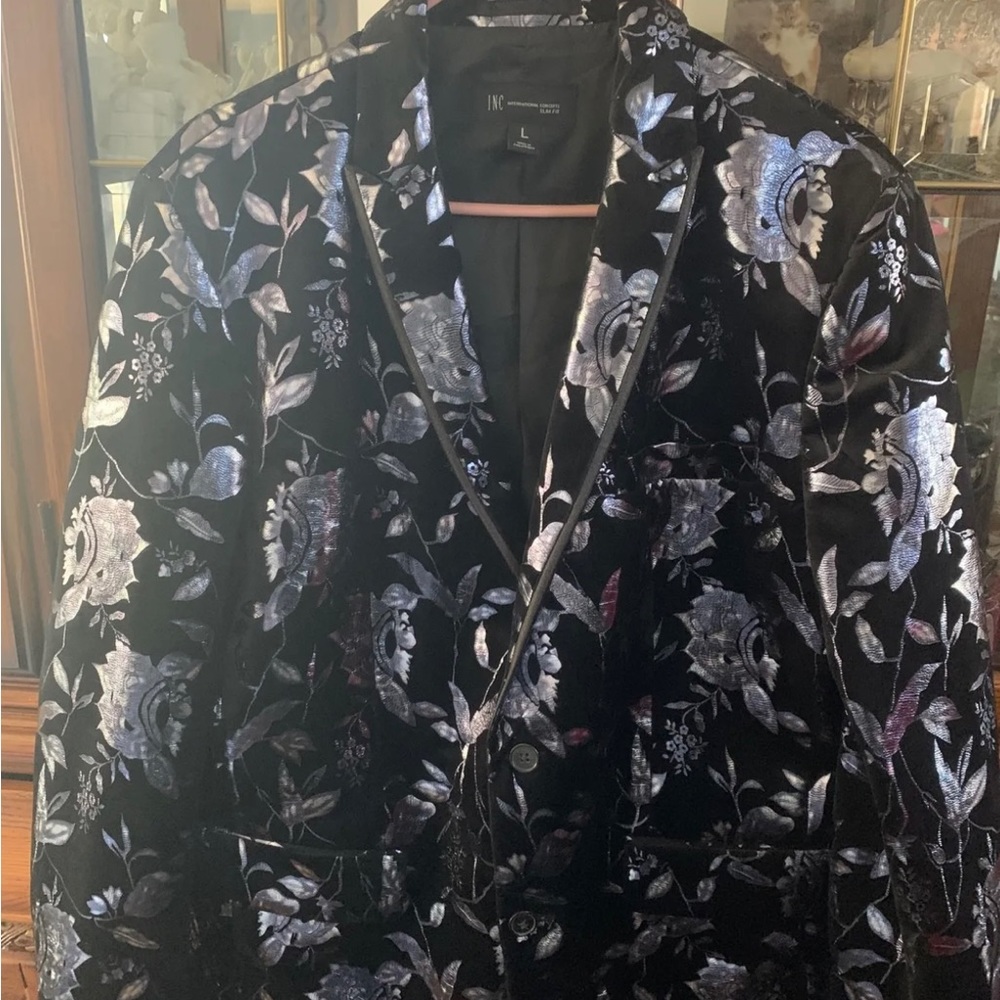 Men’s floral dinner jacket